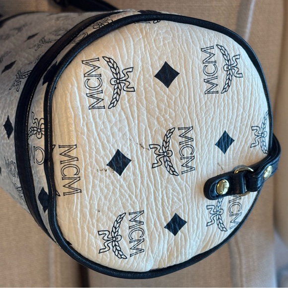 MCM White and Navy Logo Shoulder Bag - Picture 7 of 9